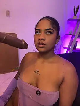 צ'אט XXX בשידור חי של camilafoox7
