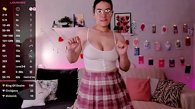 BellaCaress' Live XXX Chat