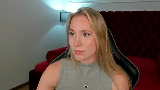 ElaraVoltage's Live XXX Chat