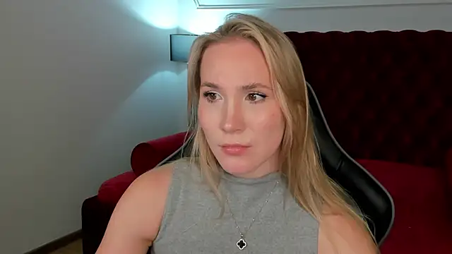 XXX chat uživo modela ElaraVoltage