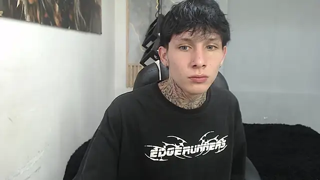 Cry_thereal élő XXX-chatje