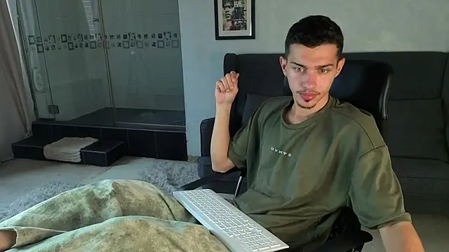XXX chat uživo modela KaydenDrew