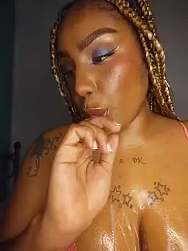 Chatroom XXX en direct de Queen_Amara