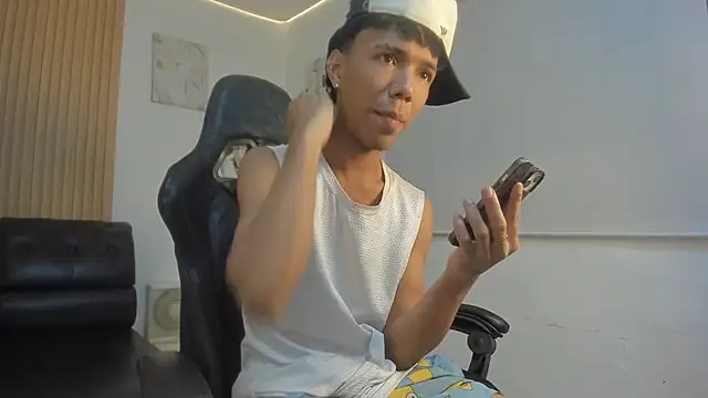 Mrbravo_25's Live XXX Chat