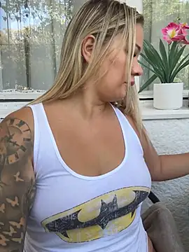 xXBigPeachBunnyxXx's Live XXX Chat