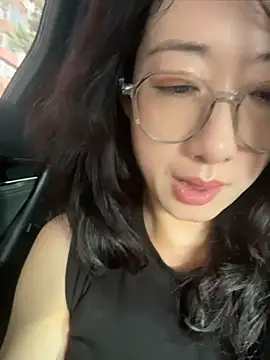 weiwei103 Chat XXX in diretta