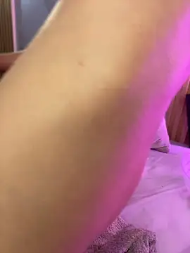 kyliejoness' Live XXX Chat