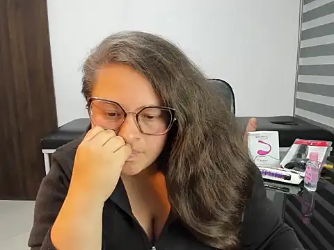 צ'אט XXX בשידור חי של SaraThonson_