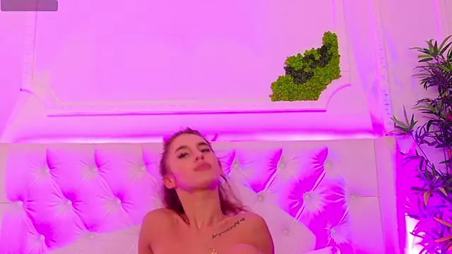 ElisaCharm – Naživo XXX chat