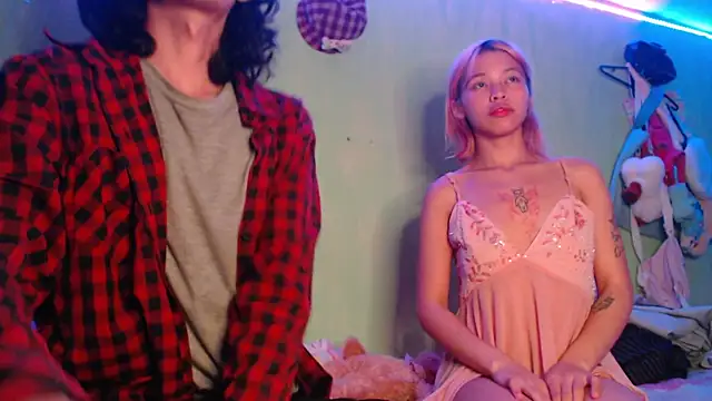 XXX chat uživo modela MixiPeach