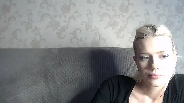 BlondyLedy Adlı Modelin Canlı XXX Sohbeti