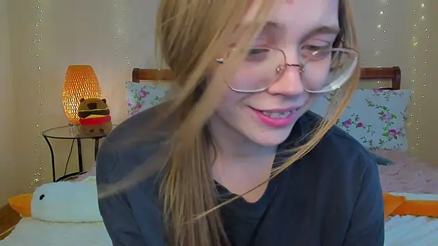 Chat +18 de miya_soft ao vivo