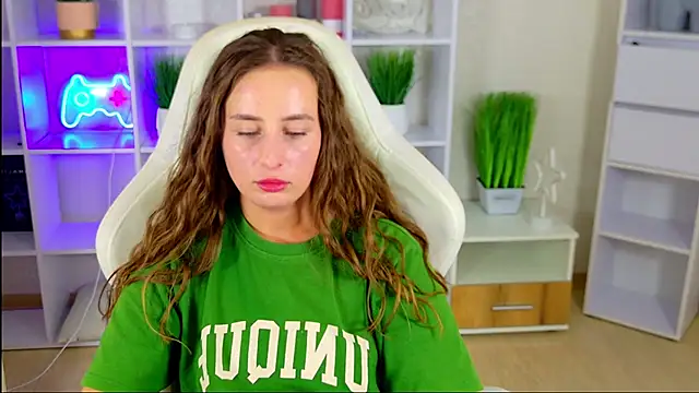 NadinnL XXX чат на живо