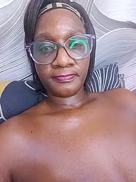 BLACKGODDESS78 即時 XXX 聊天