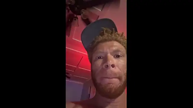 הופעת וובקאם של LintLiqour