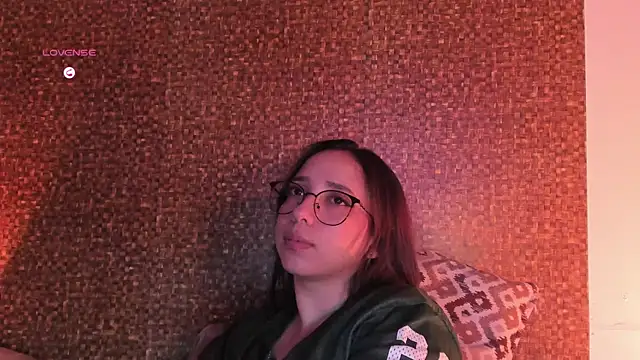 XXX chat uživo modela Apartment28