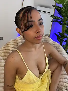 _Emily_Thompson_'s Live XXX Chat