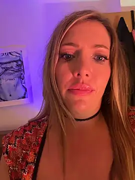hollyharmd's Live XXX Chat