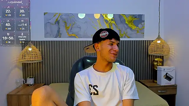 JDWhite18 XXX чат на живо