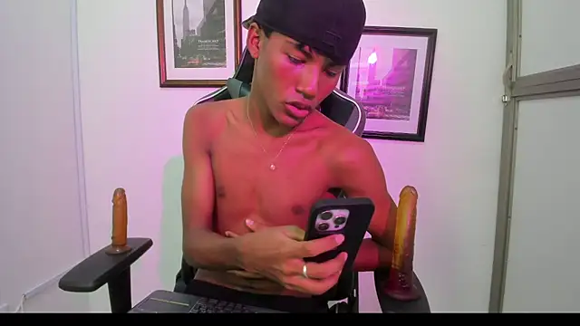 jordan_cum18's Webcam Show