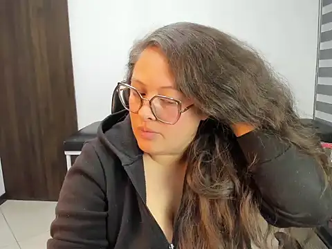 SaraThonson_ Live XXX-chat
