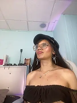 Emerald_gh Live XXX-chat