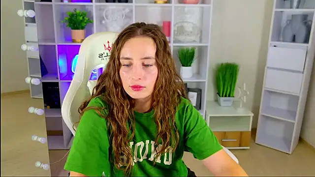 NadinnL live XXX chat