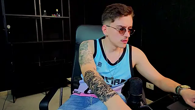 FelixStarkk 现场XXX聊天