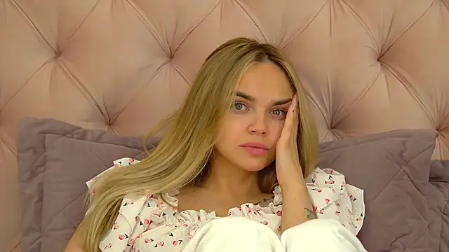دردشة AnitaVenture الجنسية المباشرة
