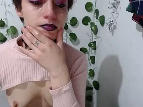 צ'אט XXX בשידור חי של seraphina_31