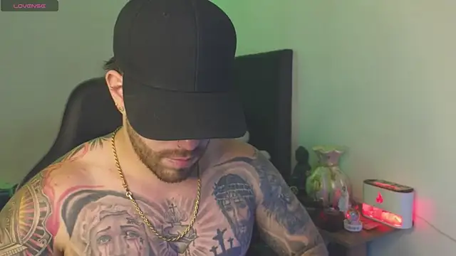 Chat +18 de Ades_Lowe ao vivo