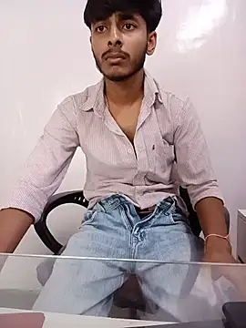 ArckedlinerTempt's Live XXX Chat