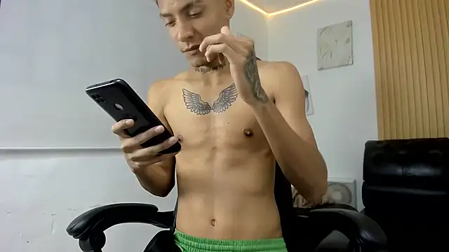 lunay_bigcock420のウェブカメラショー