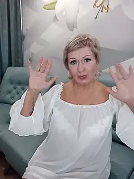EmilyFanks élő XXX-chatje