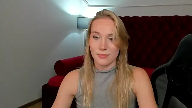 ElaraVoltage élő XXX-chatje