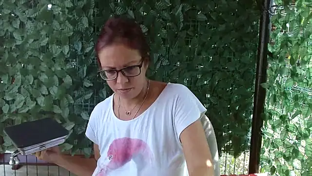 LadyHellene élő XXX-chatje