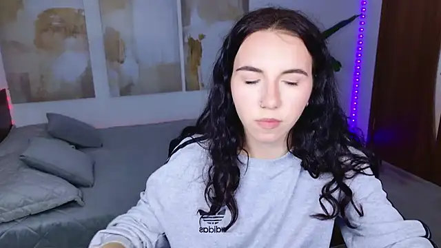 TriciaSpring élő XXX-chatje