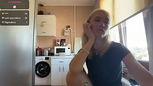 AngelJeni élő XXX-chatje