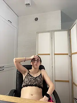 MartiniiSelenna Adlı Modelin Canlı XXX Sohbeti