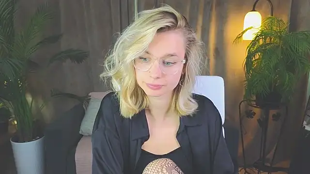 Chat +18 de NoraMoreau ao vivo