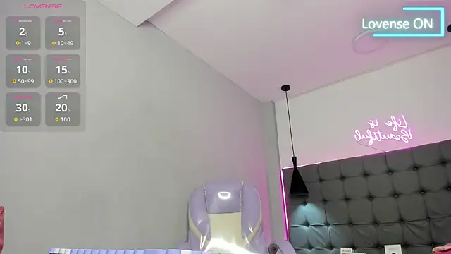 scarletcherry18's Live XXX Chat