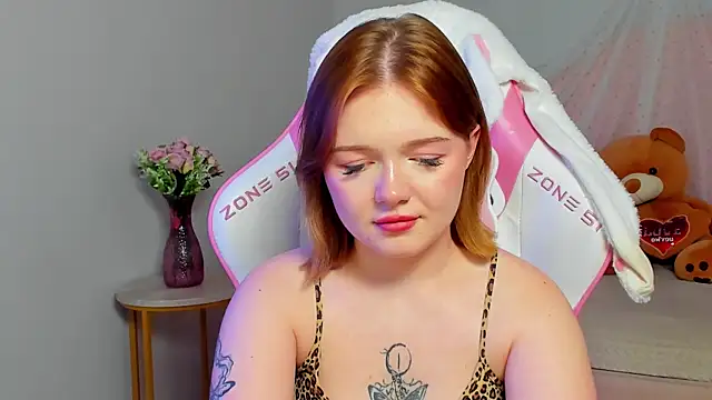 ElinaVale Chat XXX in diretta