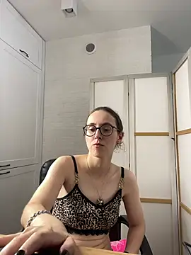 MartiniiSelenna Adlı Modelin Canlı XXX Sohbeti