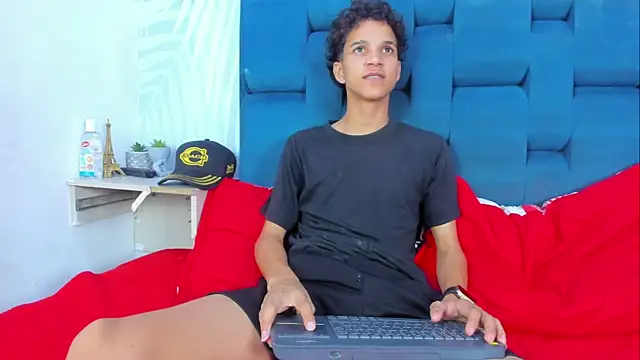 Chat +18 de LatinPrince_ ao vivo