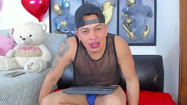Chat +18 de Angeline_focus ao vivo
