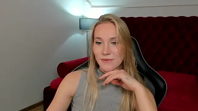 Chat XXX en directo de ElaraVoltage