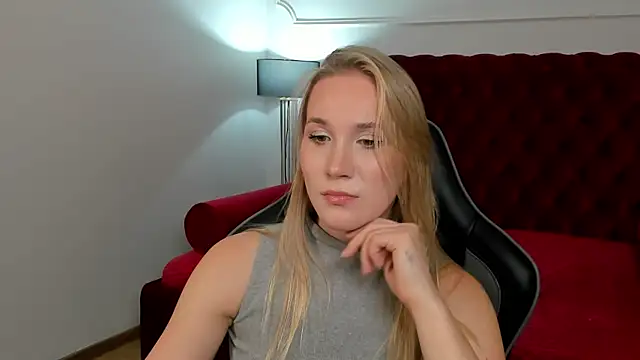 Chat XXX en directo de ElaraVoltage