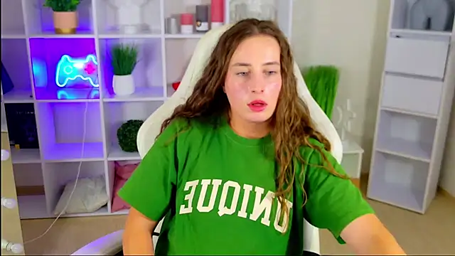 Chat +18 de NadinnL ao vivo