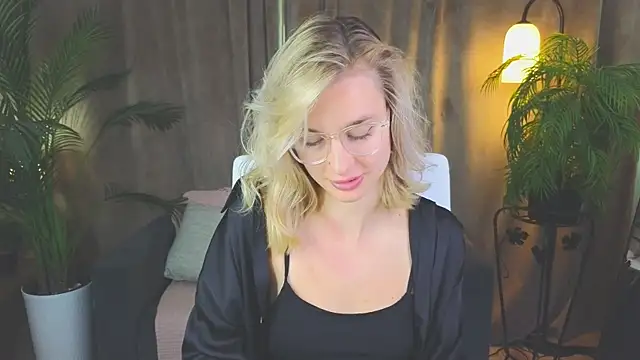 NoraMoreau live XXX chat