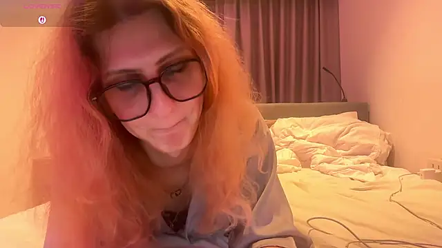 AlicePinkhead: онлайн-секс-чат